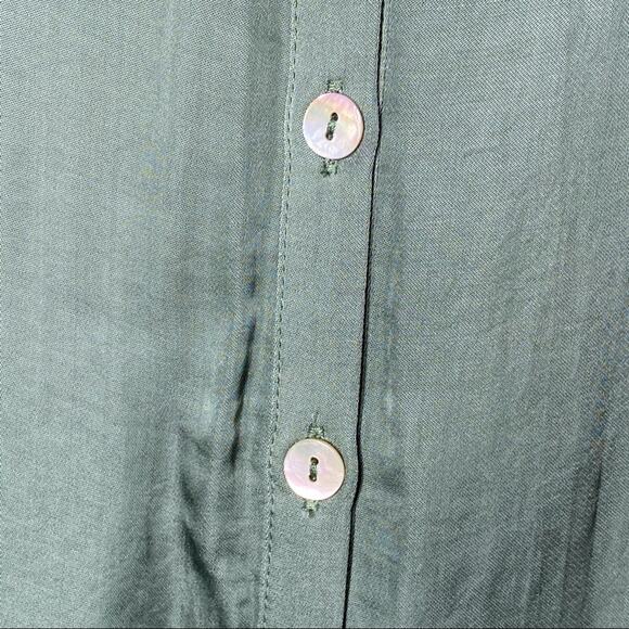 Chaser Green Silky Cap Sleeve Button Down Blouse Medium - Picture 5 of 7